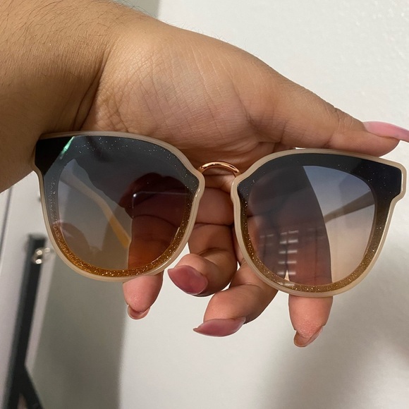 Jessica Simpson Accessories - Jessica Simpson sunglasses